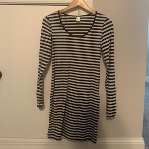 H&M Form-fitting dress
